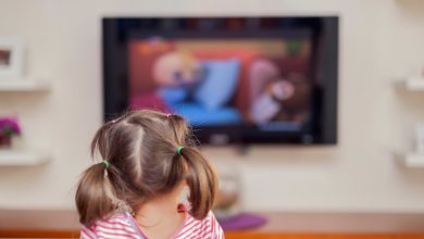 تصویر از کودک و تماشای تلویزیون